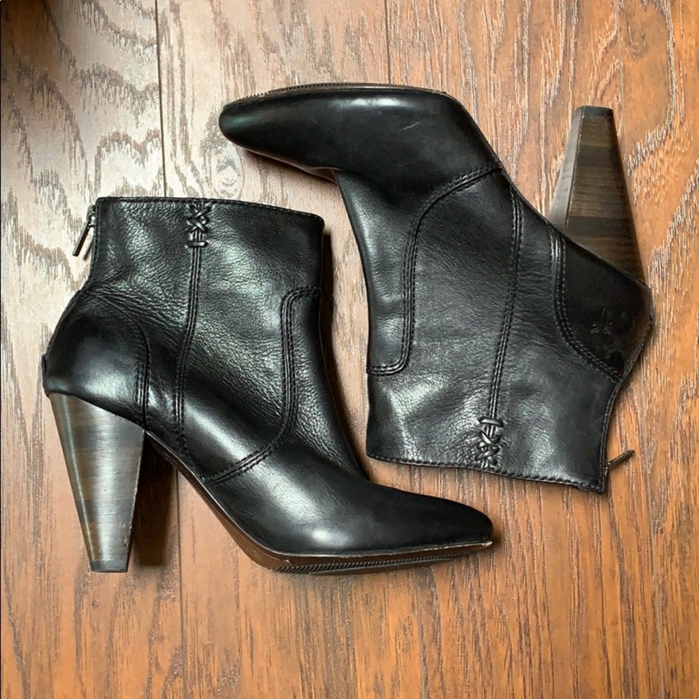 Frye Regina zip bootie